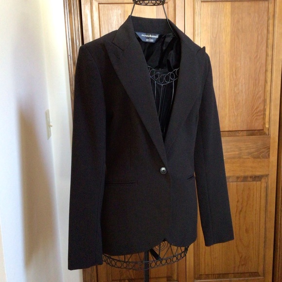 Norma Kamali Jackets & Blazers - Norma Kamali Black single breasted blazer, Size 4, New